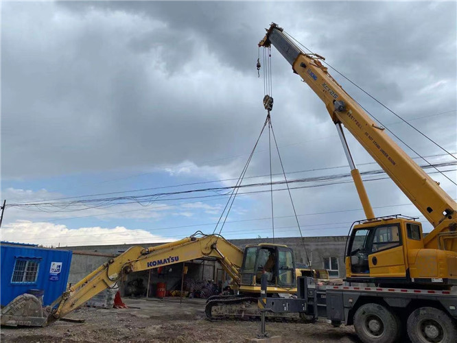 阿里25吨吊车的工作半径是多少？