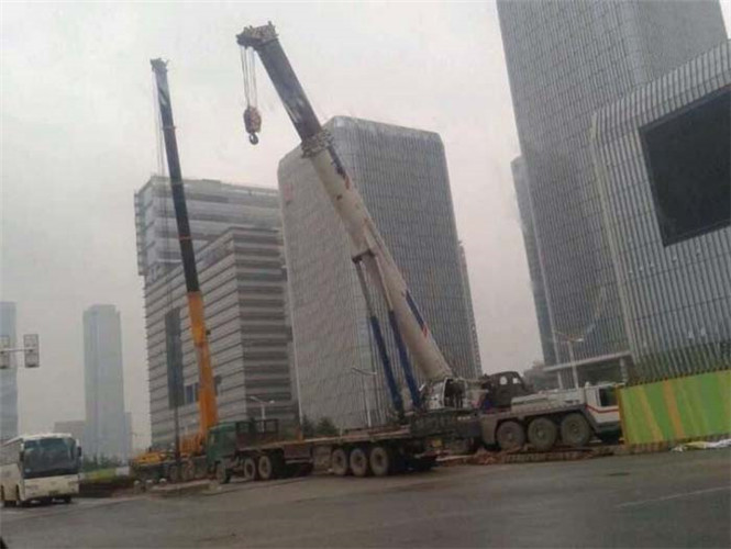 阿里25吨吊车能吊多重设备？